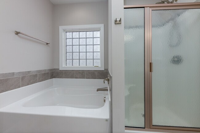 Building Photo - 3006 Weathersby Dr