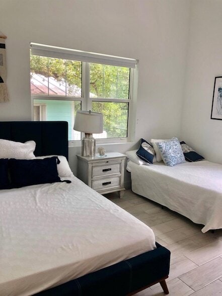 Building Photo - 2362 SW 18th Ave