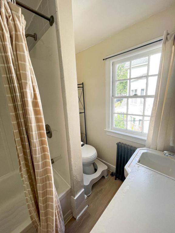 Building Photo - 705 E Seneca St