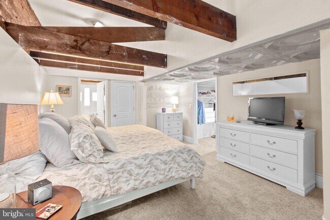 Building Photo - 809 Caroline St