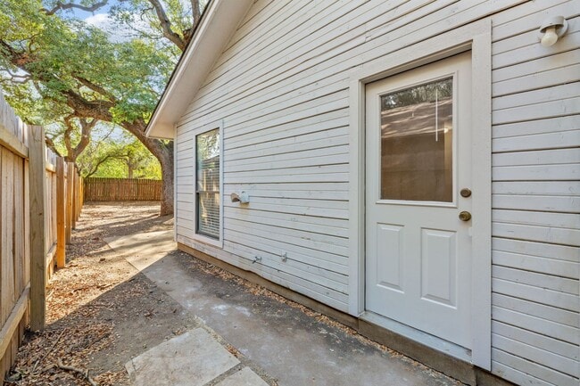 Building Photo - AUS2518 Howellwood