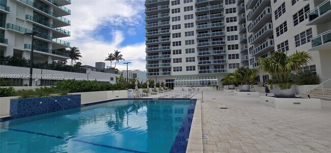 Building Photo - 6917 Collins Ave