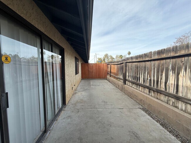 Building Photo - Beautiful Condo!