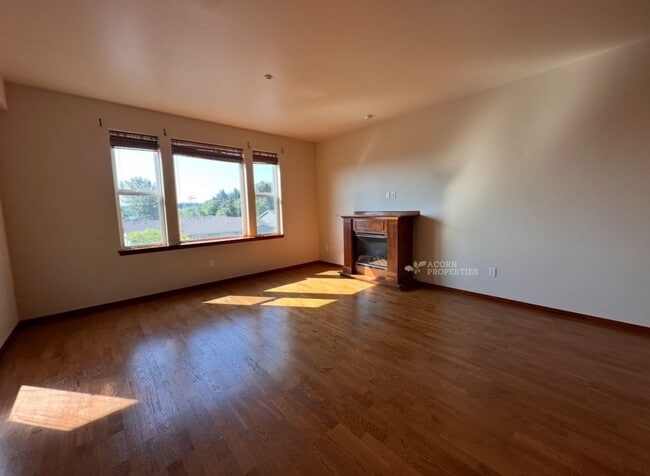 Building Photo - 1850 SW Scenic Heights St