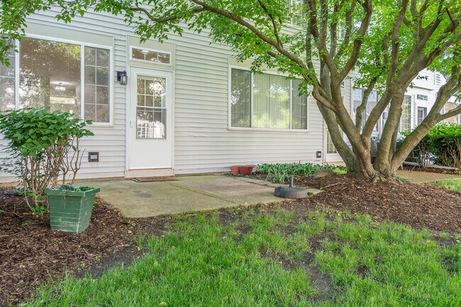 Building Photo - 3083 Anton Dr
