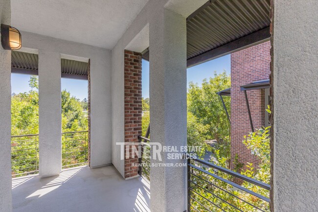 Building Photo - Industrial Loft in Fabulous Downtown Neigh...