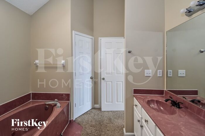Building Photo - 3734 Oakmoor Cir E