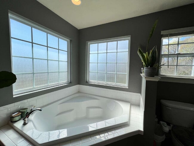 Building Photo - Spacious 4 bedroom home with POOL in sought after neighborhood and schools.