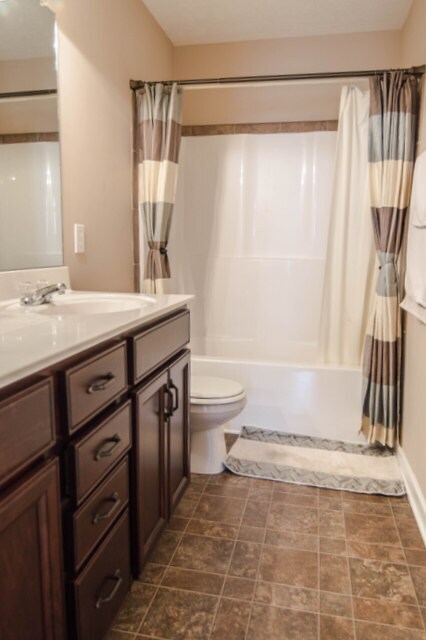 Building Photo - Pet Friendly Two Story in Fox Crossing!