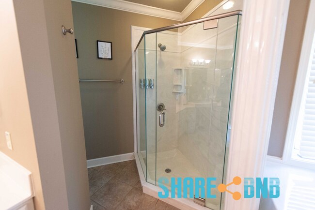 Building Photo - 48 Dartmouth Dr