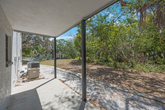 Building Photo - The Oaks at Safety Harbor 3 bedroom 2 bath