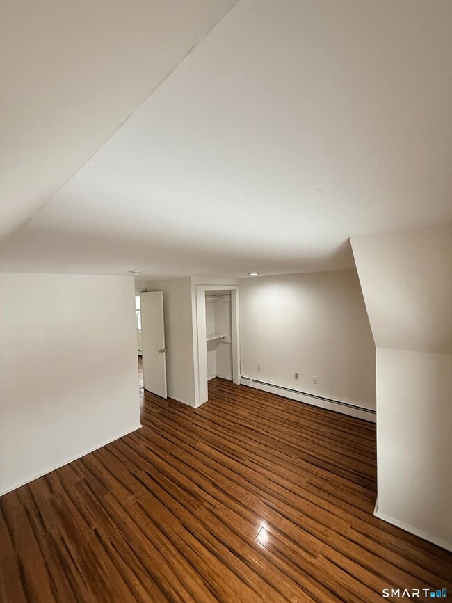 Building Photo - 341 Center St