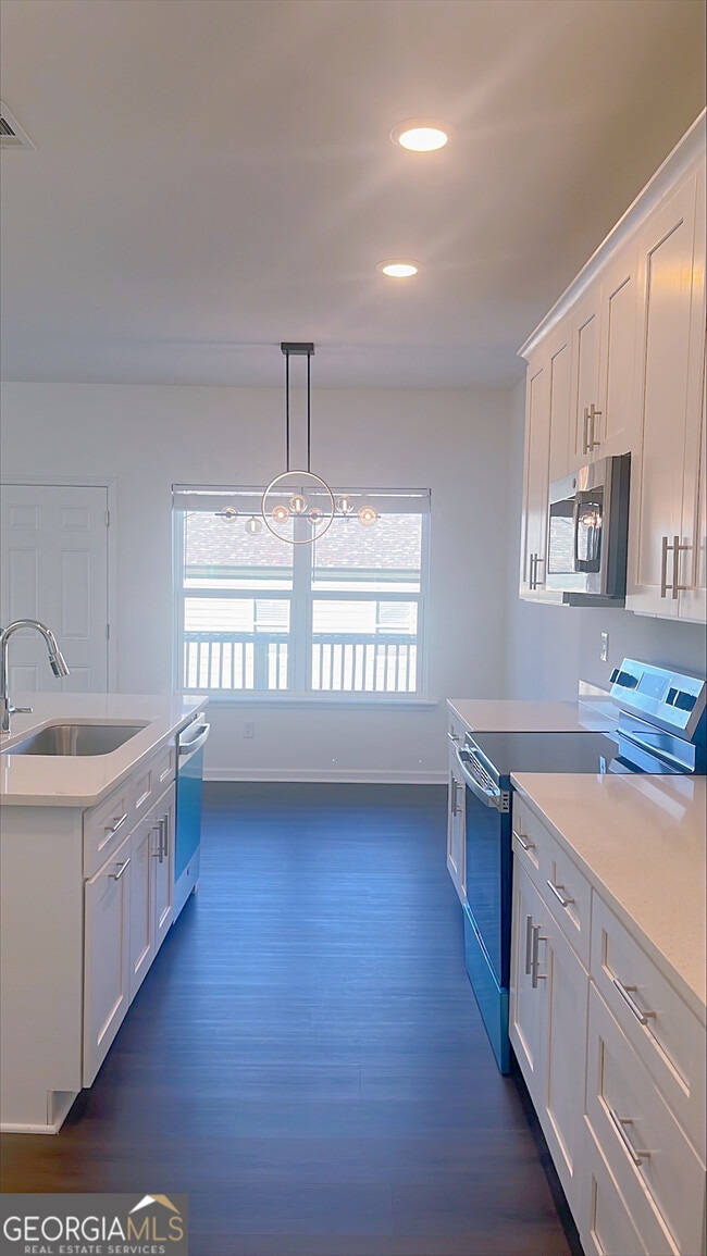 Building Photo - 15 Sandstone Dr