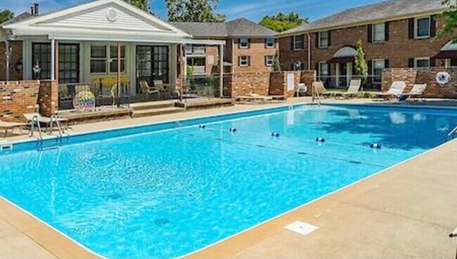 Primary Photo - 1008 Manor Ln