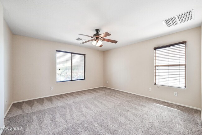 Building Photo - 1543 E Nightingale Ln