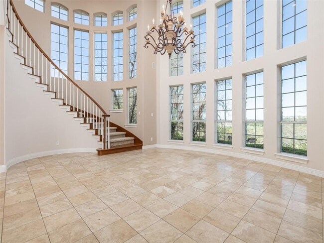 Building Photo - 9805 Big View Dr