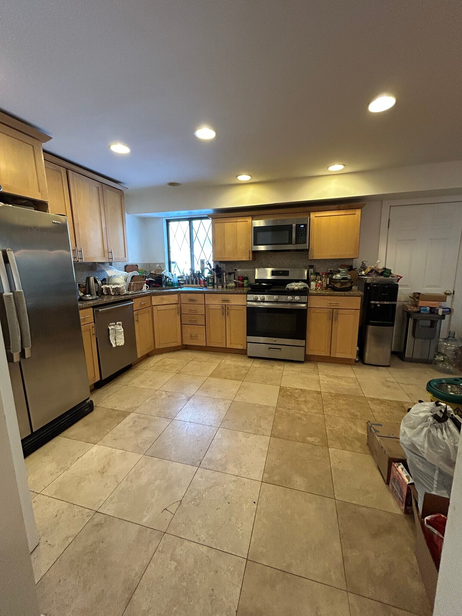 Building Photo - 22 Broadlawn Park