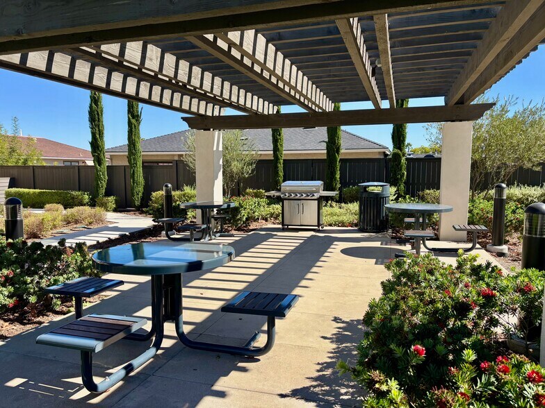 Building Photo - 8718 Aruba Ln