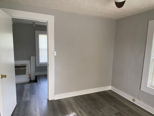 Building Photo - 2 Bedrooms, 1 Bathroom - Centre, AL Apartment