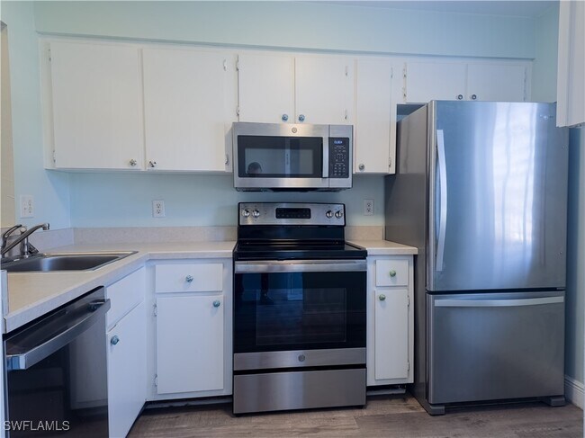 Building Photo - 6300 South Pointe Blvd