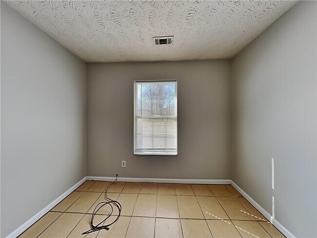 Building Photo - 6114 Green Acres Dr SW