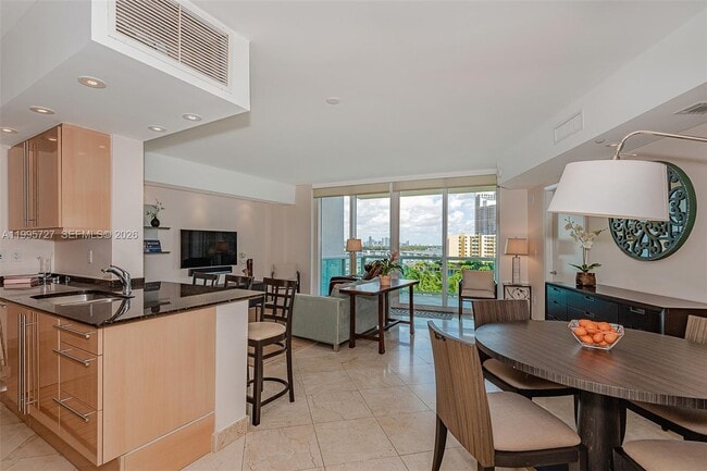 Building Photo - 1000 South Pointe Dr