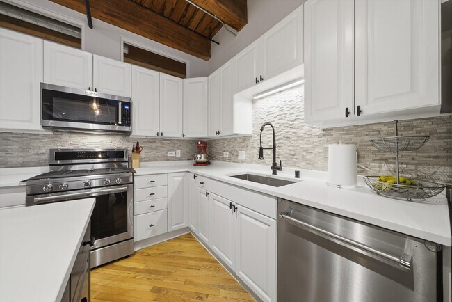 Building Photo - 520 W Huron St