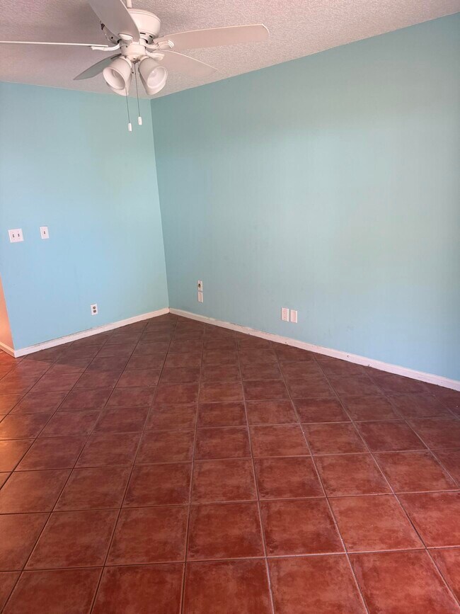 Building Photo - 121 Beaumont Ln