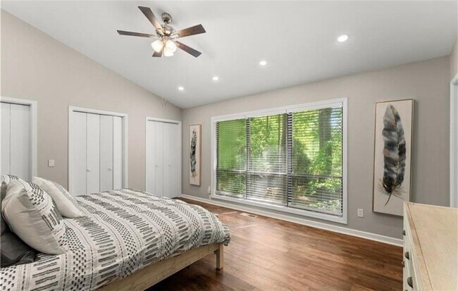 Building Photo - 230 Summerfield Dr