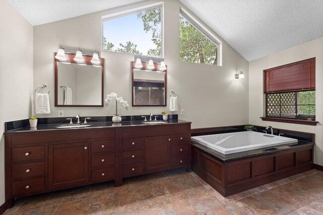 Building Photo - 66 Indian Clover Dr