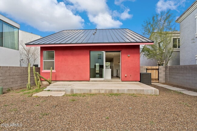 Building Photo - 1337 E Polk St