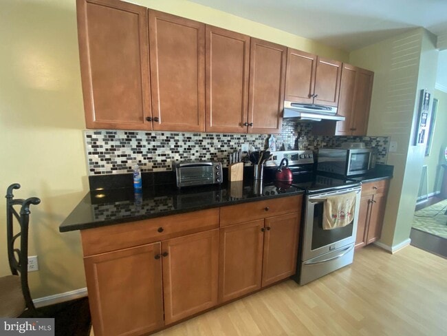 Building Photo - 8207 Stationhouse Ct