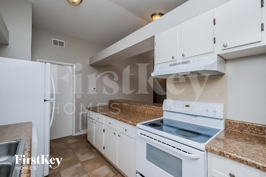 Building Photo - 12213 Hidden Brook Dr