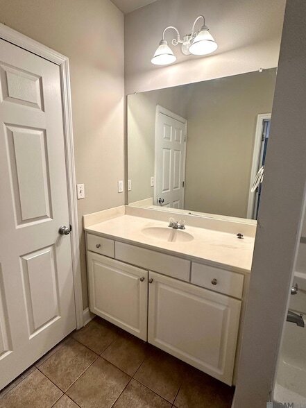 Building Photo - 900 Dean Lee Dr