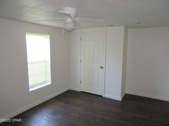 Building Photo - 237 Helen Ave