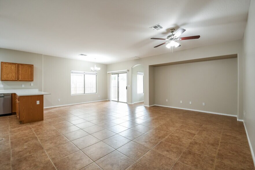 Building Photo - 41915 N 46th Dr