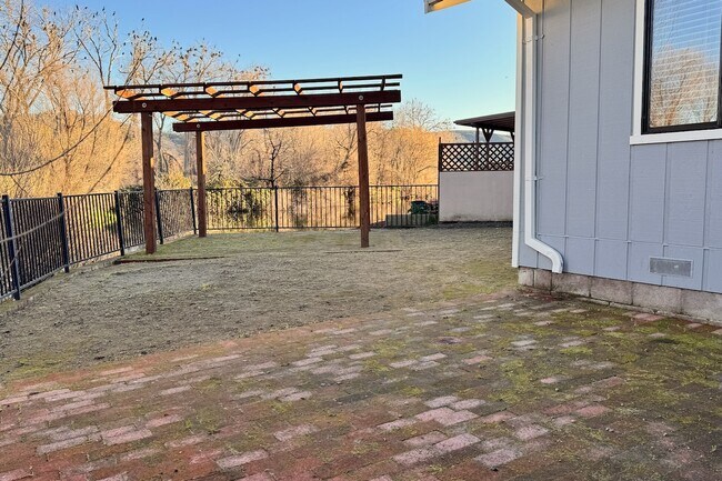 Building Photo - 695 Ketch Ct