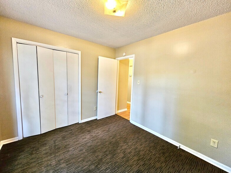 Building Photo - 2503 Harley Dr