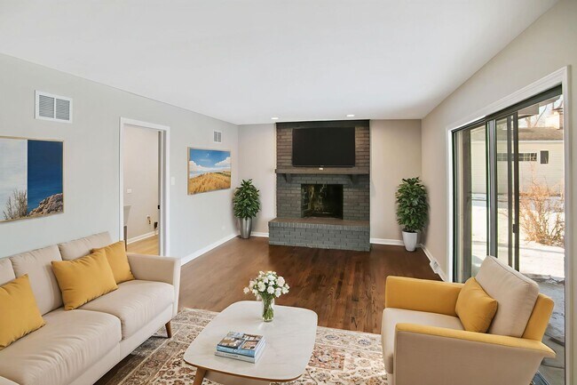 Building Photo - Renovated 4-Bedroom Home in Olympia Fields