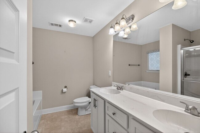 Building Photo - Move-In Ready Gem with Main-Level Owner's Suite