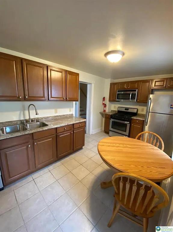 Building Photo - 528 Selfridge St