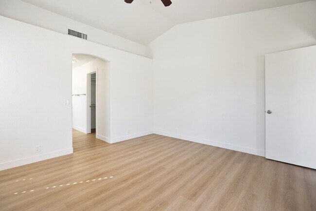 Building Photo - Beautiful home in gated community in Ahwatukee now available!