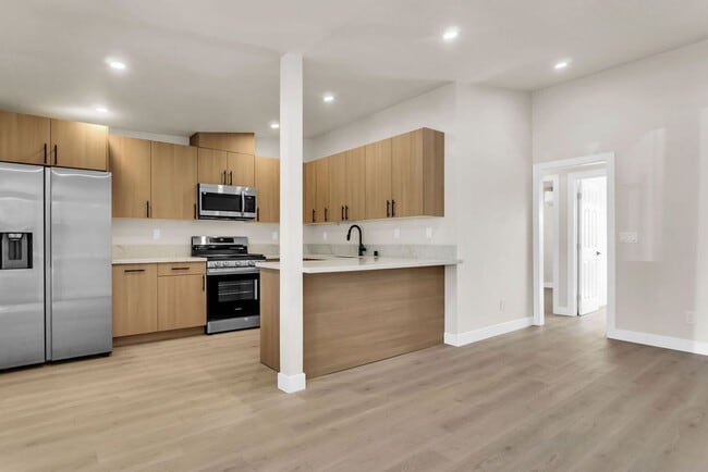 Building Photo - Newly remodeled 2 bed 1 bath with washer &...