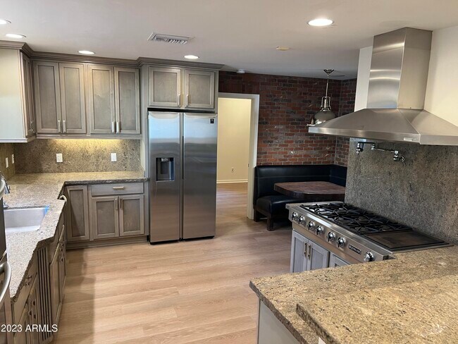 Building Photo - 4420 N 46th Pl