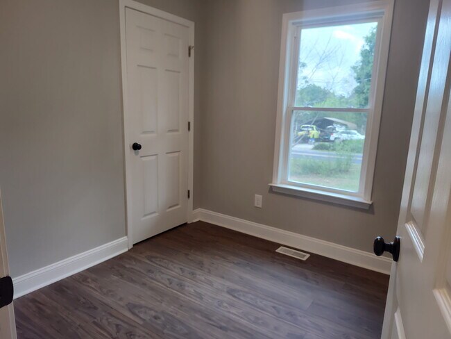 Building Photo - 976 Beck Rd