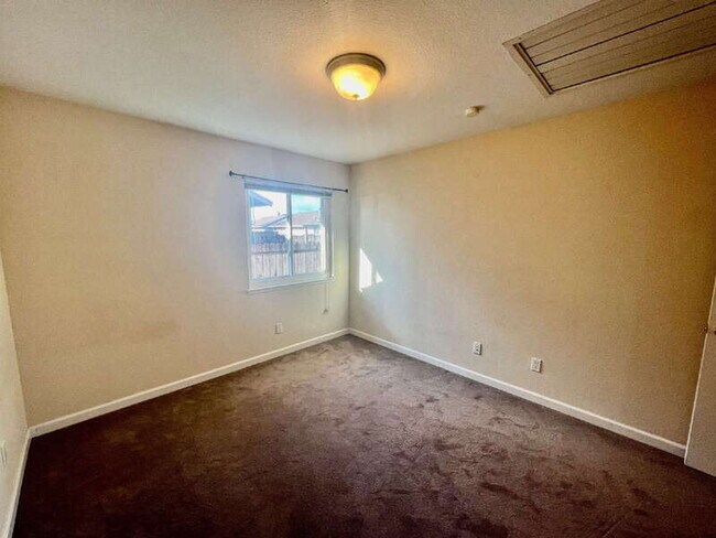 Building Photo - 1180 Camellia Ln