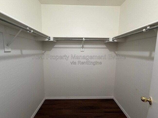 Building Photo - 6903 W Lawrence Ln