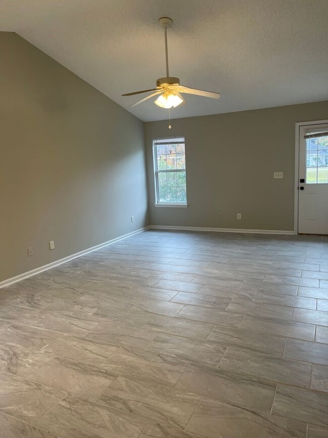 Building Photo - 265 Windridge Dr