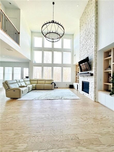 Building Photo - 6570 Pond Vw Dr