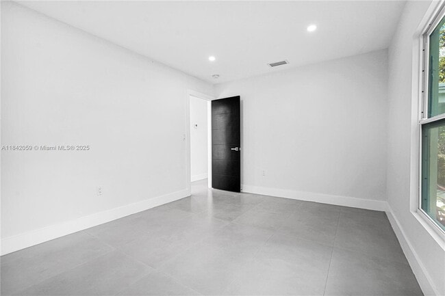 Building Photo - 4520 NW 3rd Ave
